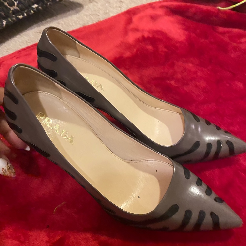 Prada grey pumps with Black stripes